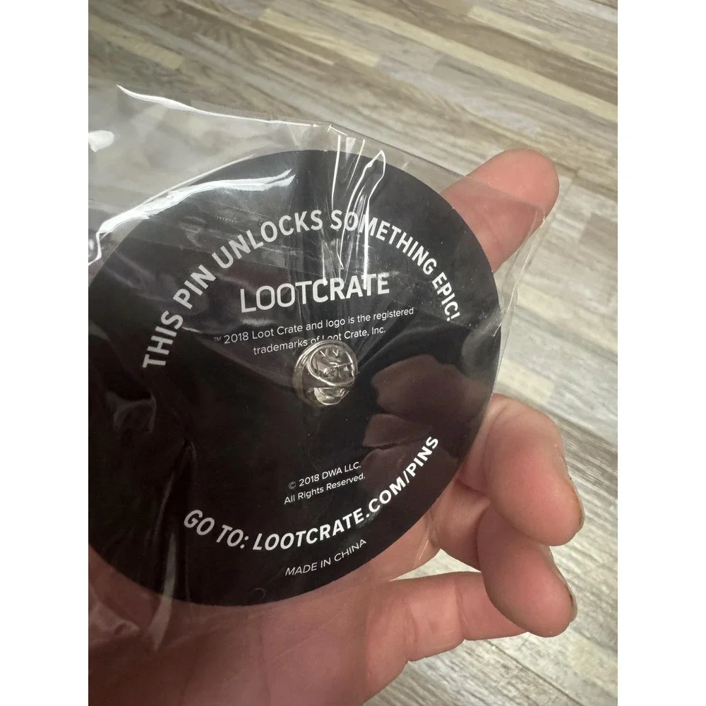 how to train your dragon toothless lootcrate‎ enamel pin fandom nerd gift